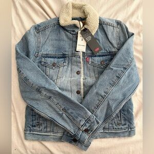 NWT Levi's Original Trucker Denim Jacket Light Wash Women's Small Medium